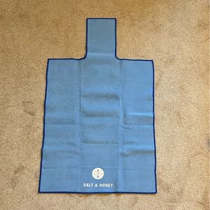 EUC Salt & Honey Non-Slip Pilates Reformer Mat Towel Blue
